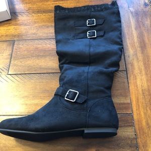 Women’s size 8 boots. Wide calf.